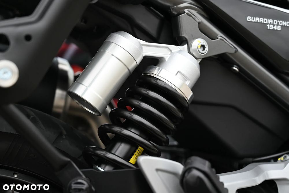 Moto Guzzi V85 - 38