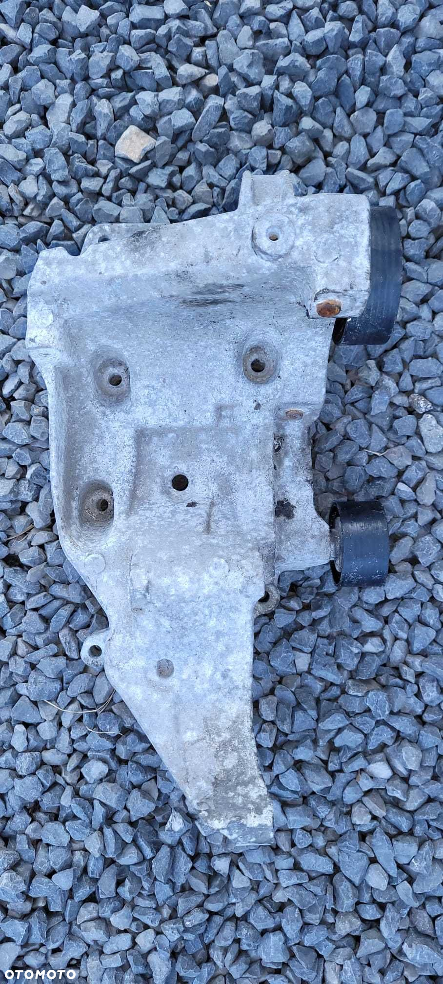 Łapa wspornik uchwyt alternatora BMW E84 E87 E90 2.0d N47 - 3