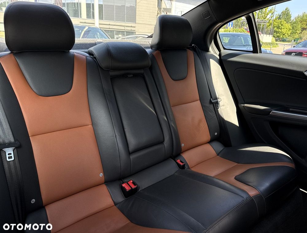 Volvo S60 Cross Country - 28