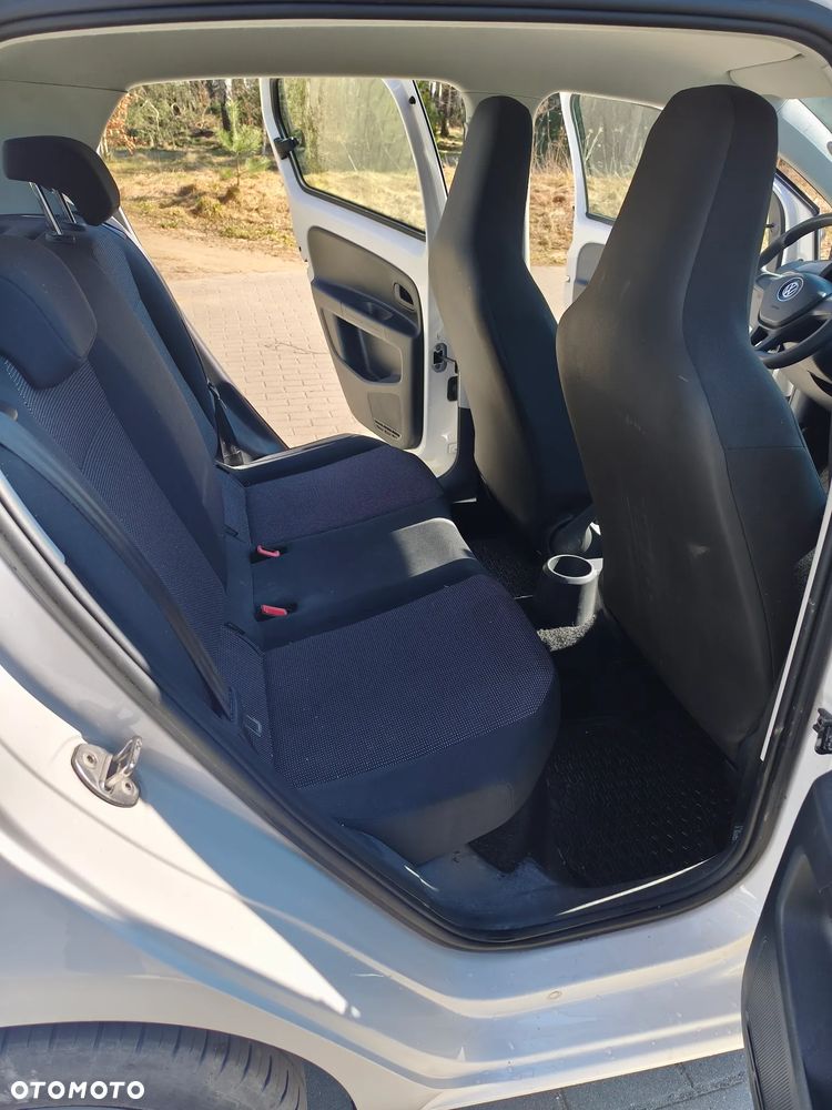 Volkswagen up! Standard - 10