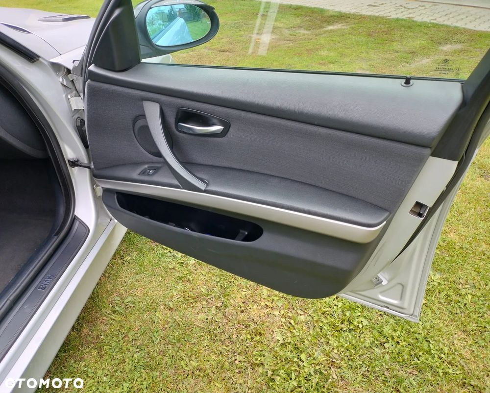 BMW Seria 3 325i - 10