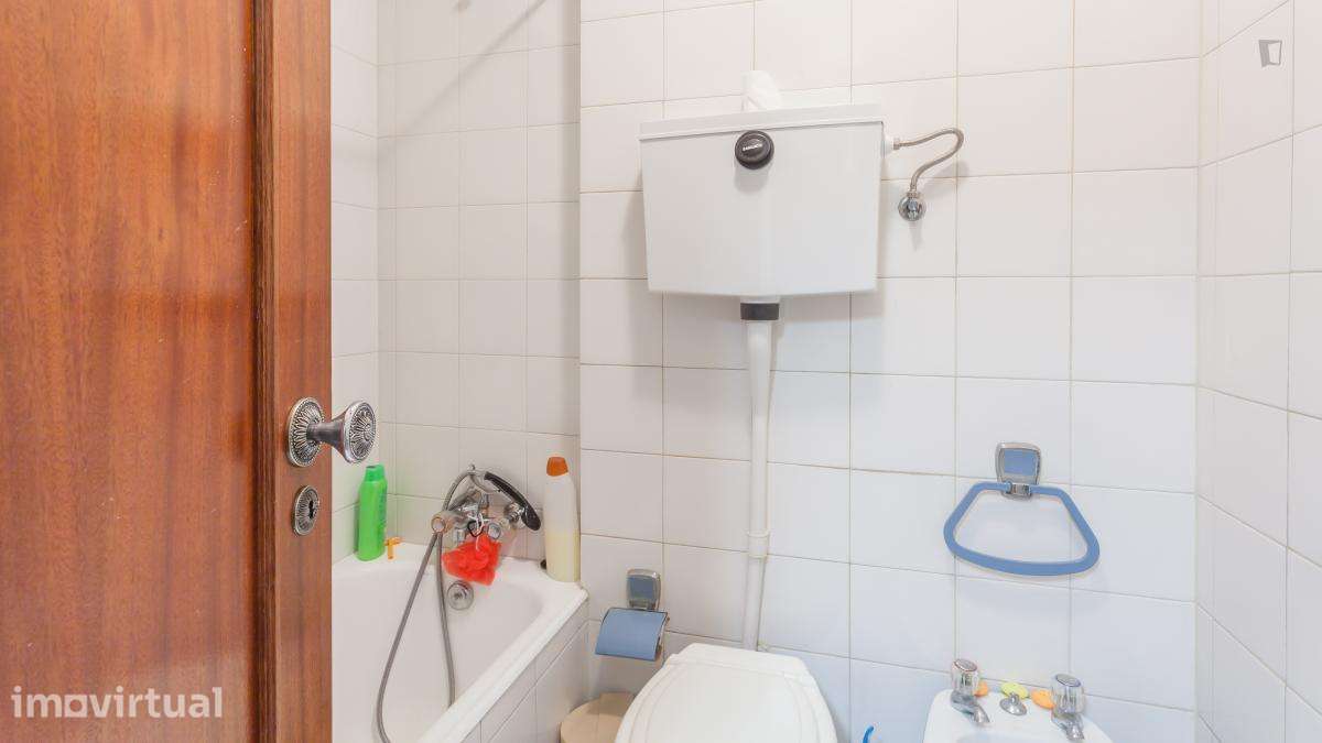 Quarto - localizado em Paranhos Porto - Grande imagem: 3/28