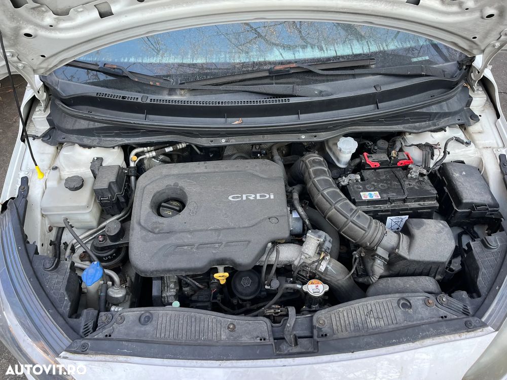 Dezmembrez Hyundai I20 alb 2014-2015 facelift CRDI diesel - 6