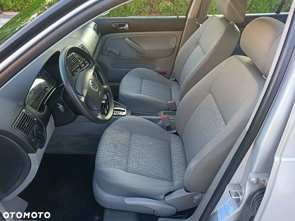 Volkswagen Golf 1.6 Comfortline - 16