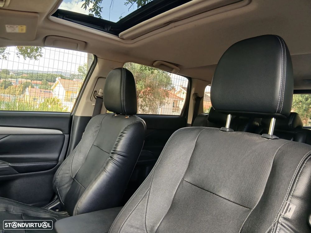 Mitsubishi Outlander 2.2 DI-D Instyle Navi - 24