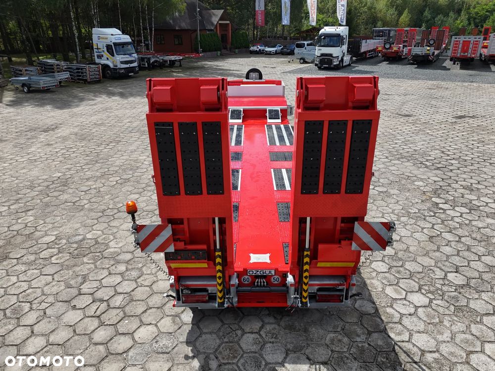 Inny 4 OSIOWA NISKOPODWOZIOWA z zagłębieniami na koła, rozciągana 5.000mm, długie najazdy 70T DMC - 16