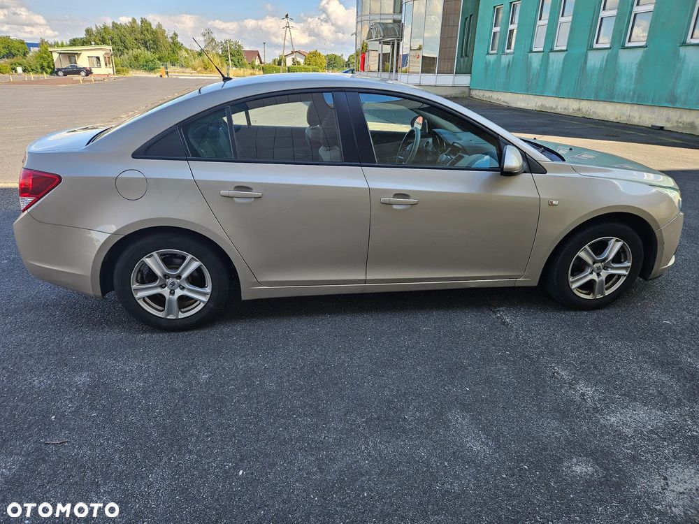 Chevrolet Cruze 1.6 LS - 10
