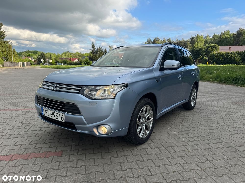 Mitsubishi Outlander - 2