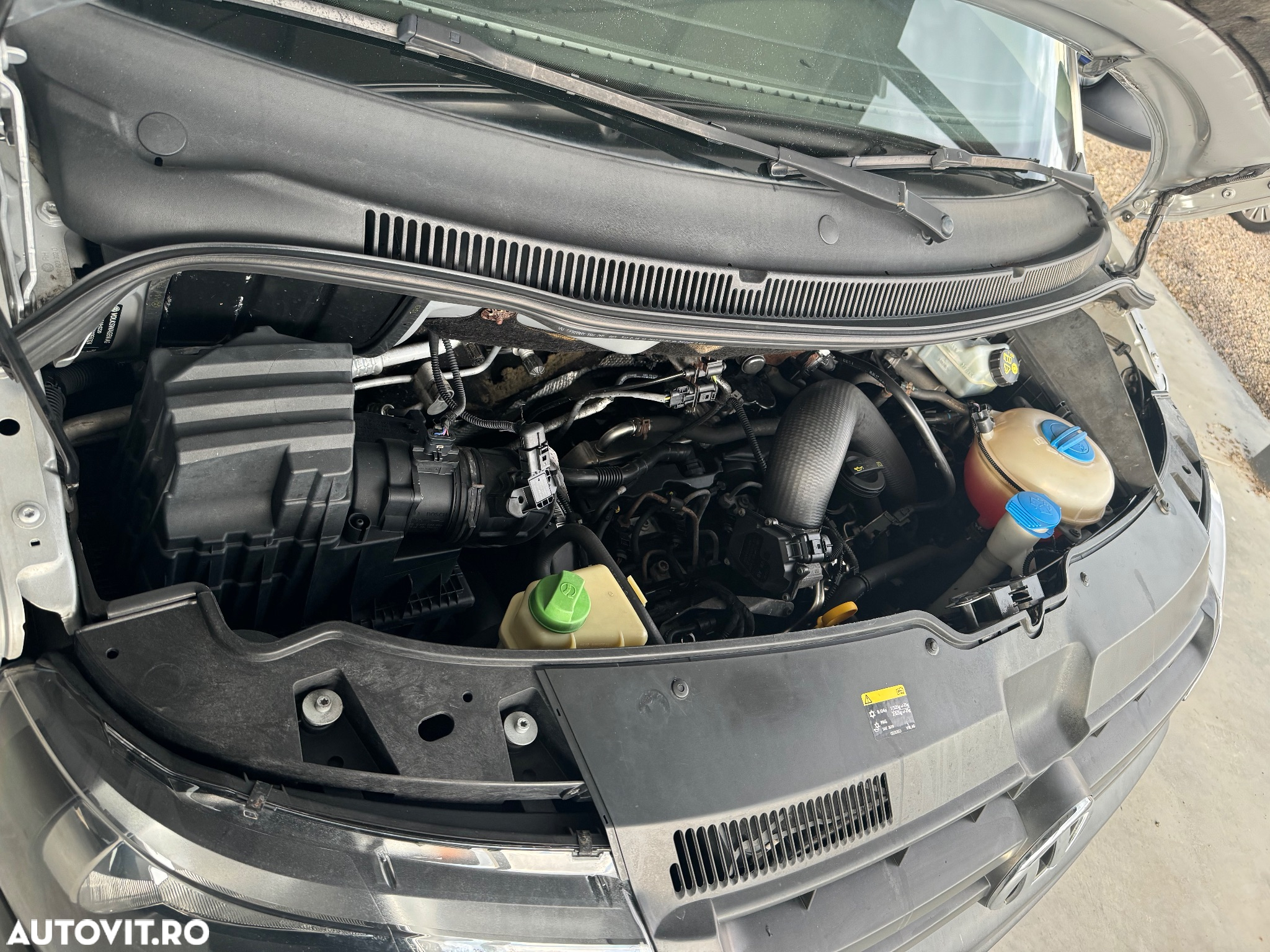 Volkswagen Caravelle - 29