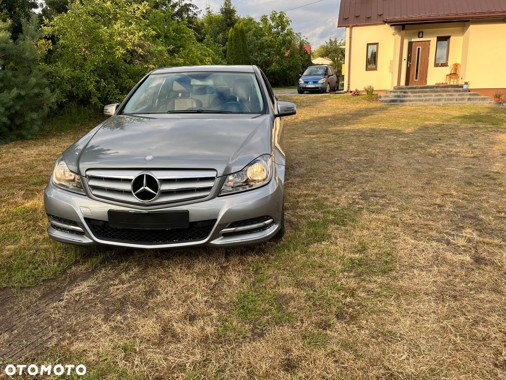 Mercedes-Benz Klasa C 180 CGI BlueEFFICIENCY Avantgarde - 2