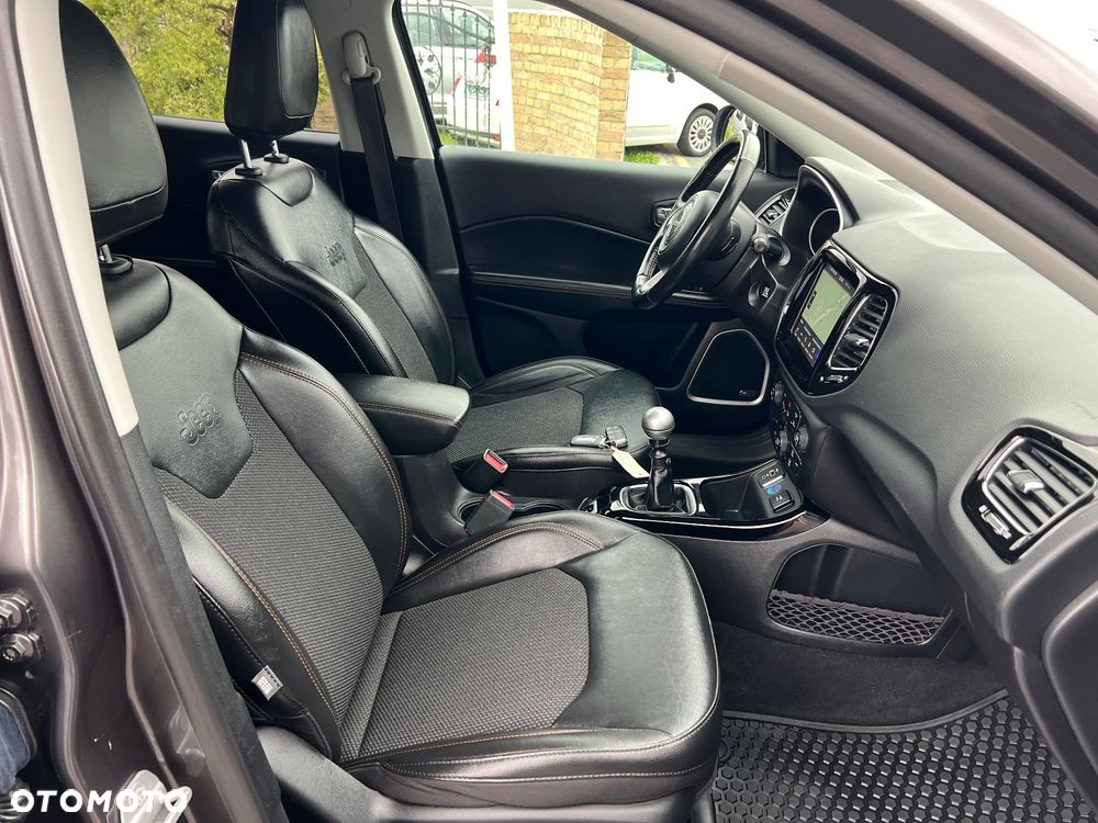 Jeep Compass 1.4 TMair Longitude FWD S&S - 32