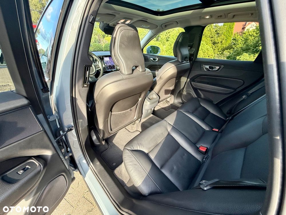 Volvo XC 60 B5 B AWD Momentum Pro - 21