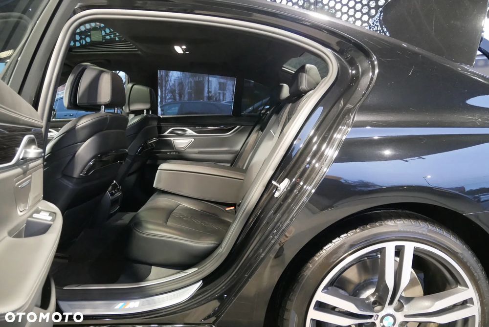 BMW Seria 7 750i xDrive - 9