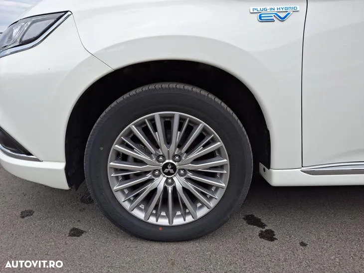 Mitsubishi Outlander 2.4 4WD Plug-In Hybrid - 16