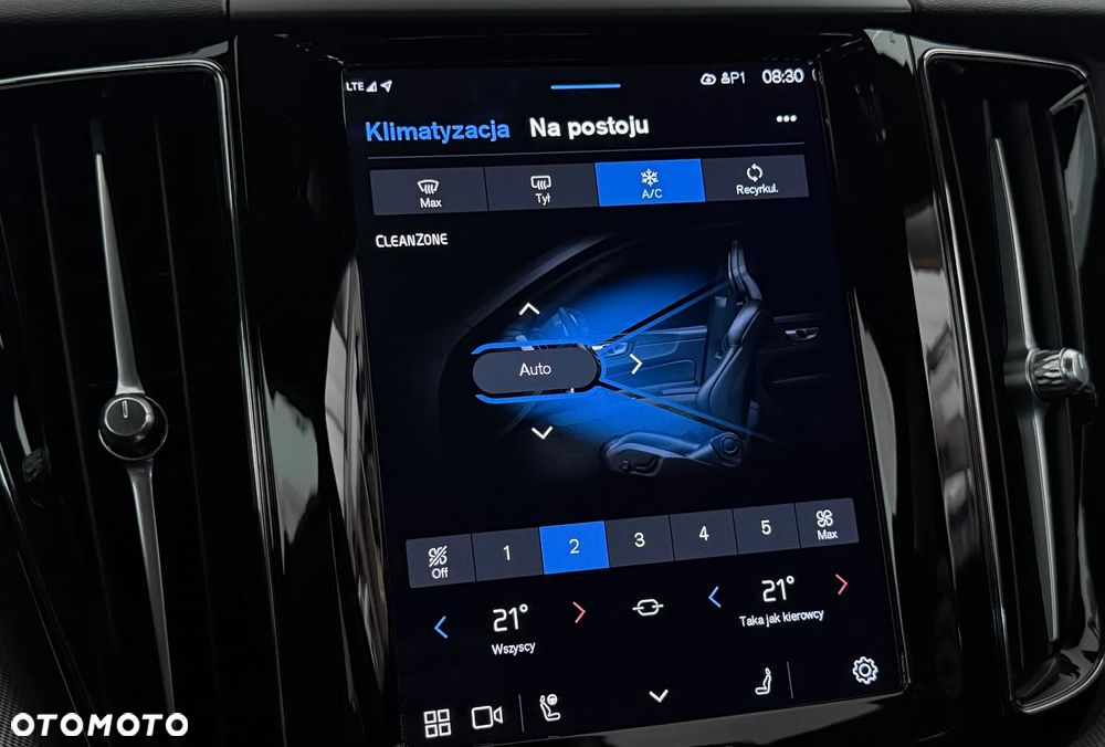 Volvo XC 60 B4 D Plus Dark - 25