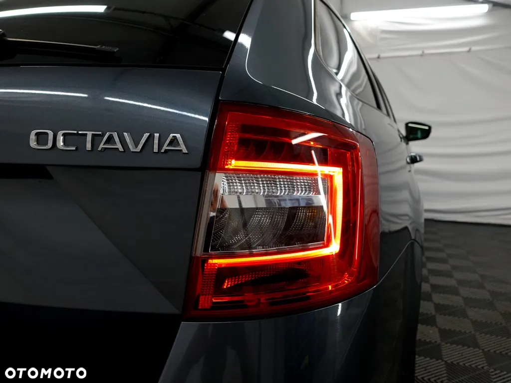 Skoda Octavia 2.0 TDI Elegance DSG - 32