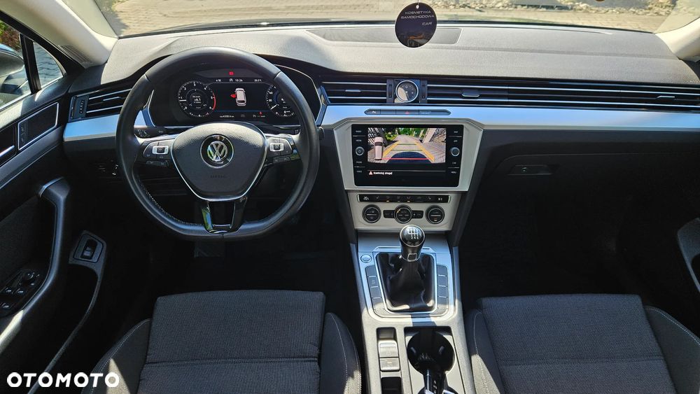 Volkswagen Passat - 13