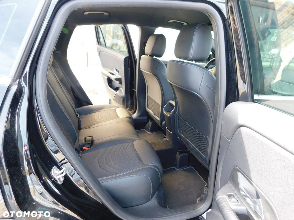 Mercedes-Benz GLA - 13