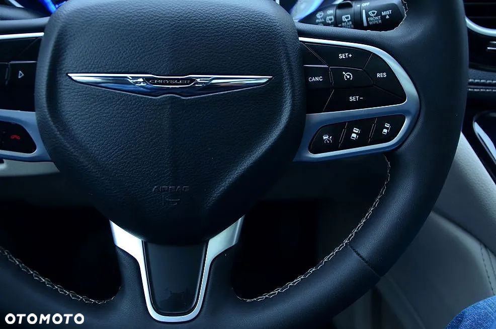 Chrysler Pacifica - 30