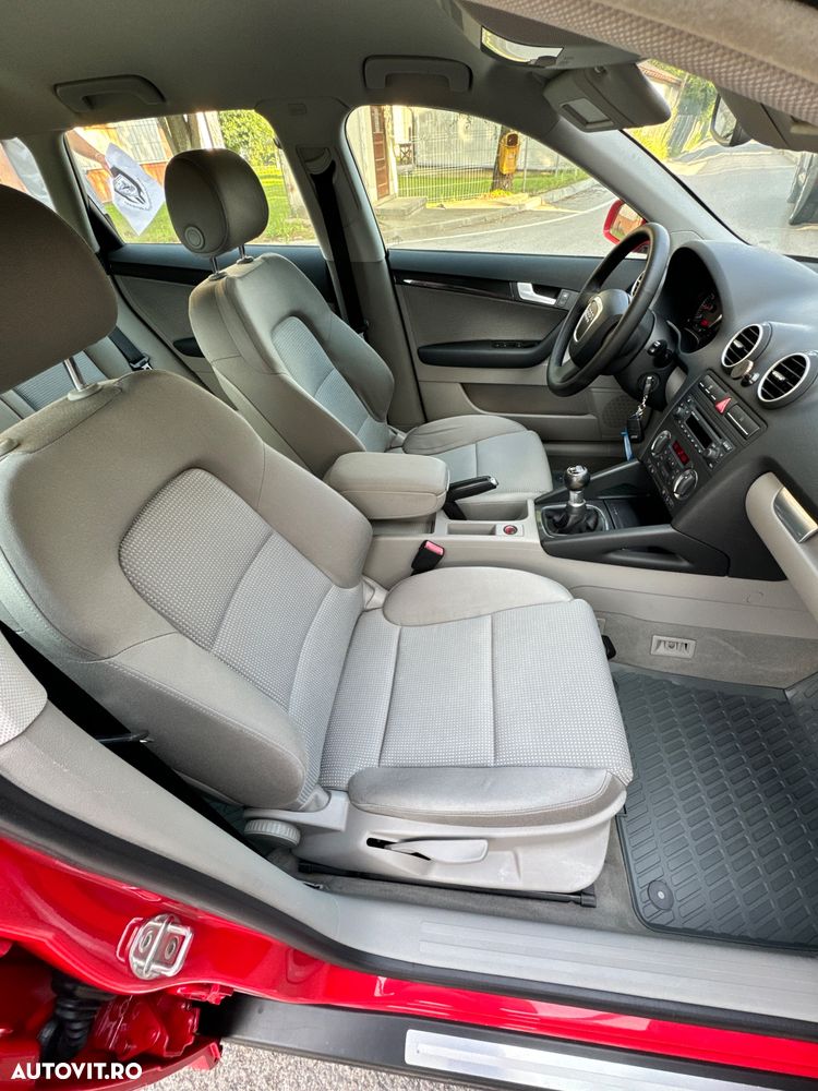 Audi A3 1.6 FSI Attraction - 8