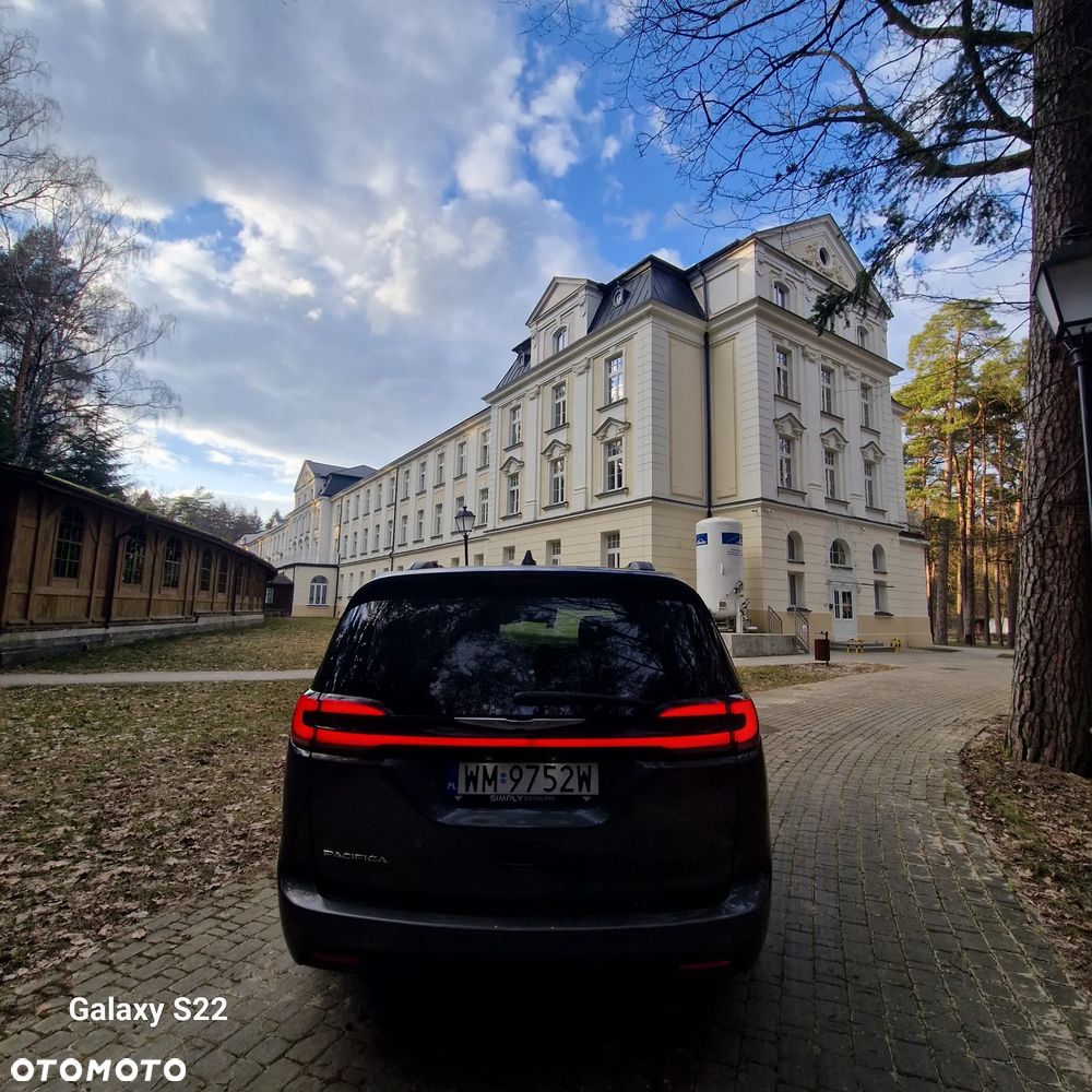 Chrysler Pacifica - 5