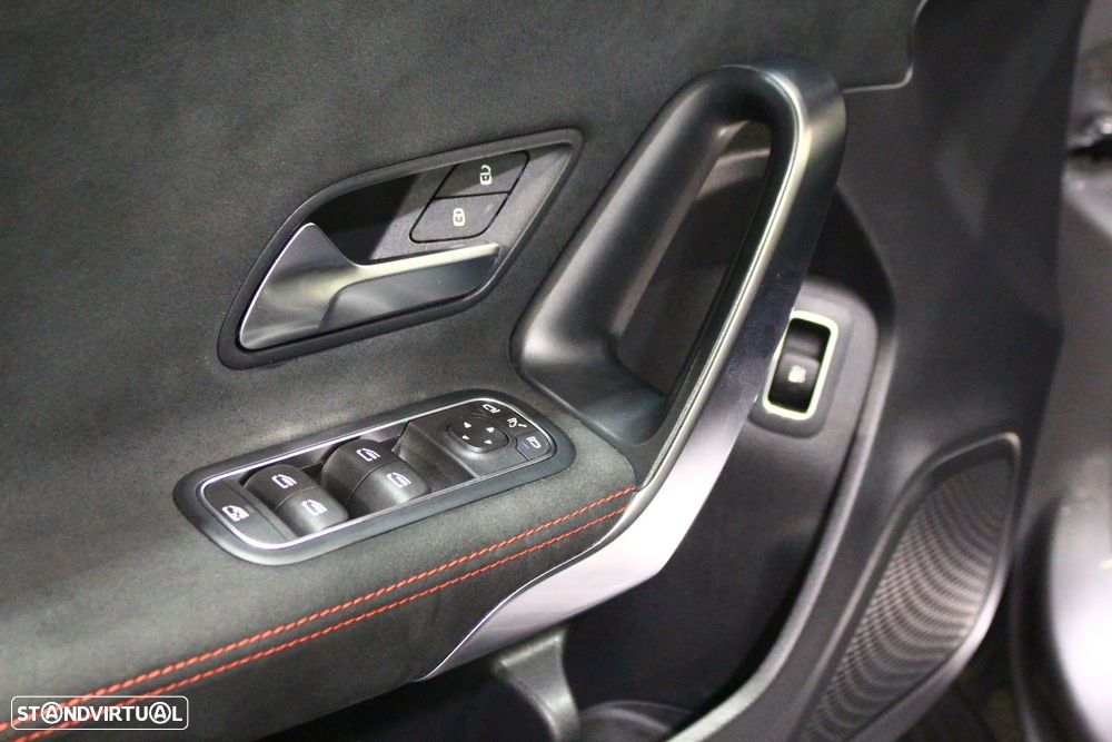 Mercedes-Benz A 250 Limousine e AMG Line - 25