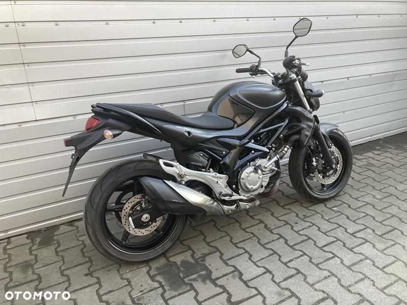 Suzuki Gladius - 6