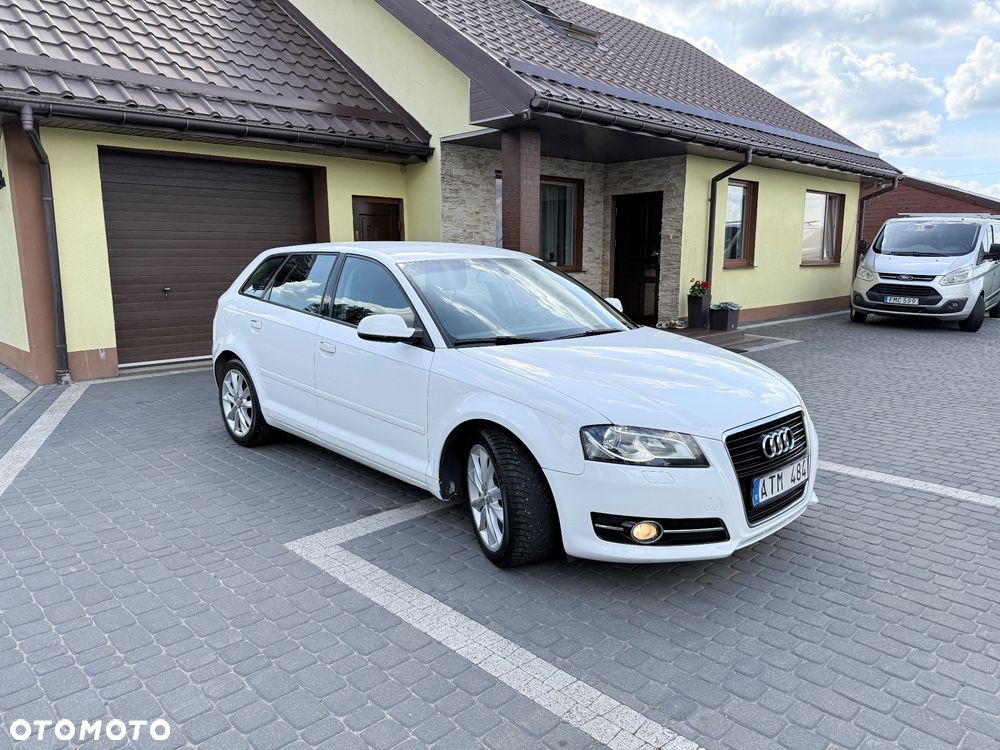Audi A3 Sportback 1.6 TDI DPF S tronic S line Sportpaket - 9