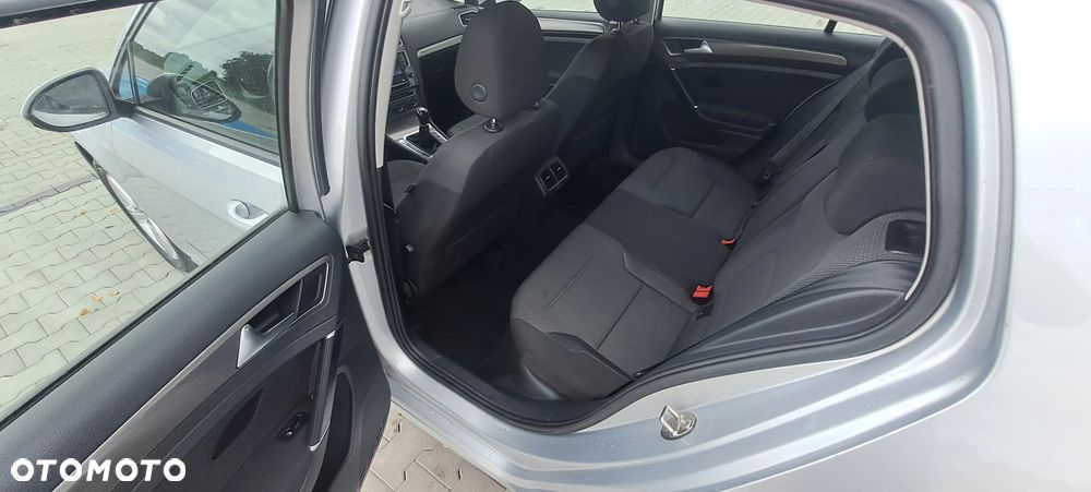 Volkswagen Golf - 20