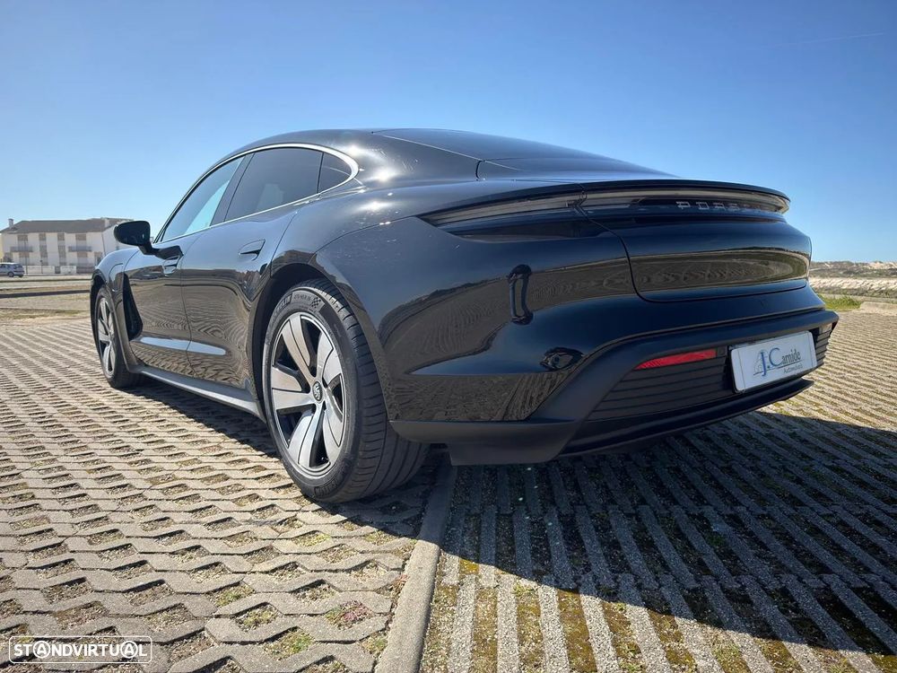 Porsche Taycan 4 - 9