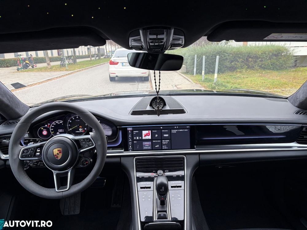 Porsche Panamera 4 E-Hybrid - 9