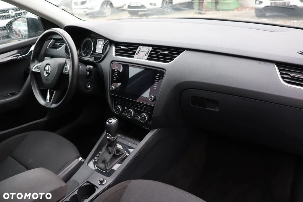 Skoda Octavia 1.5 TSI ACT DSG Tour - 12
