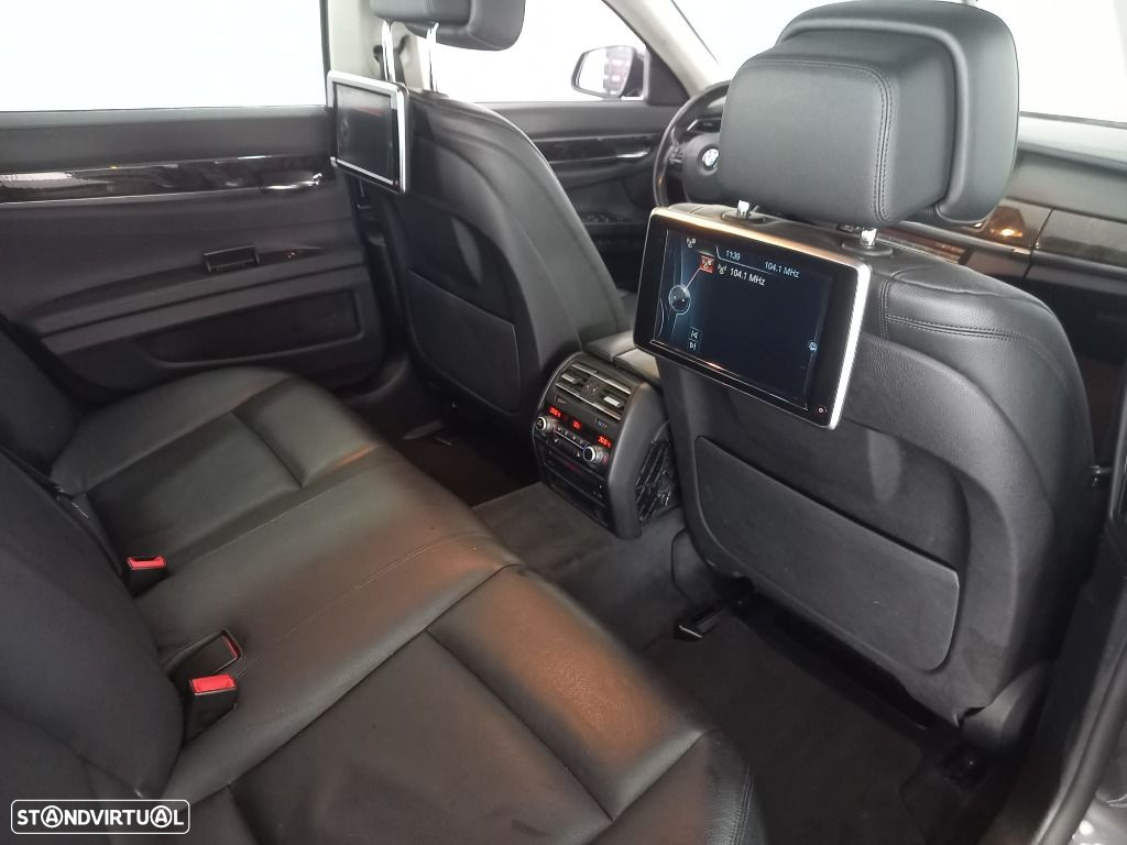 BMW 740 d xDrive - 17