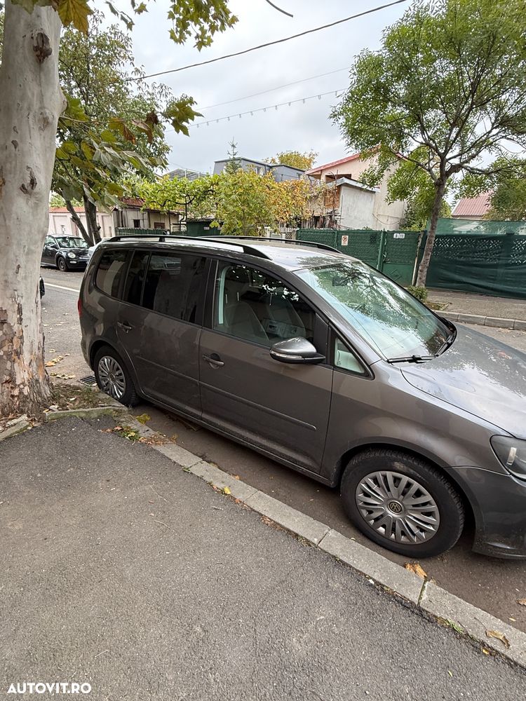 Volkswagen Touran - 12