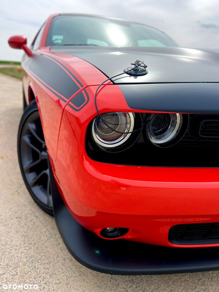 Dodge Challenger - 24