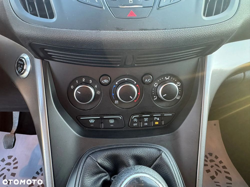 Ford Kuga 1.6 EcoBoost 2x4 Titanium - 15