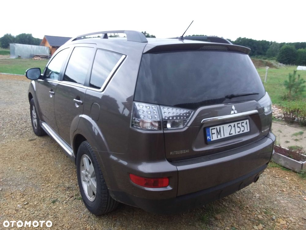 Mitsubishi Outlander - 3