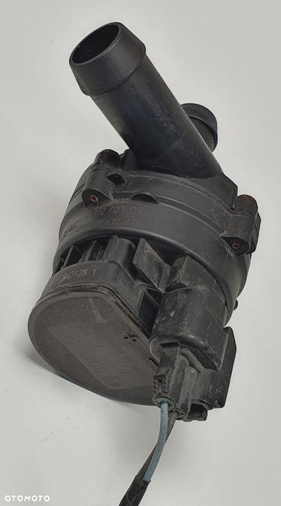 POMPKA OBIEGU WODY JAGUAR XF X250 4R83-18D474-AB - 2