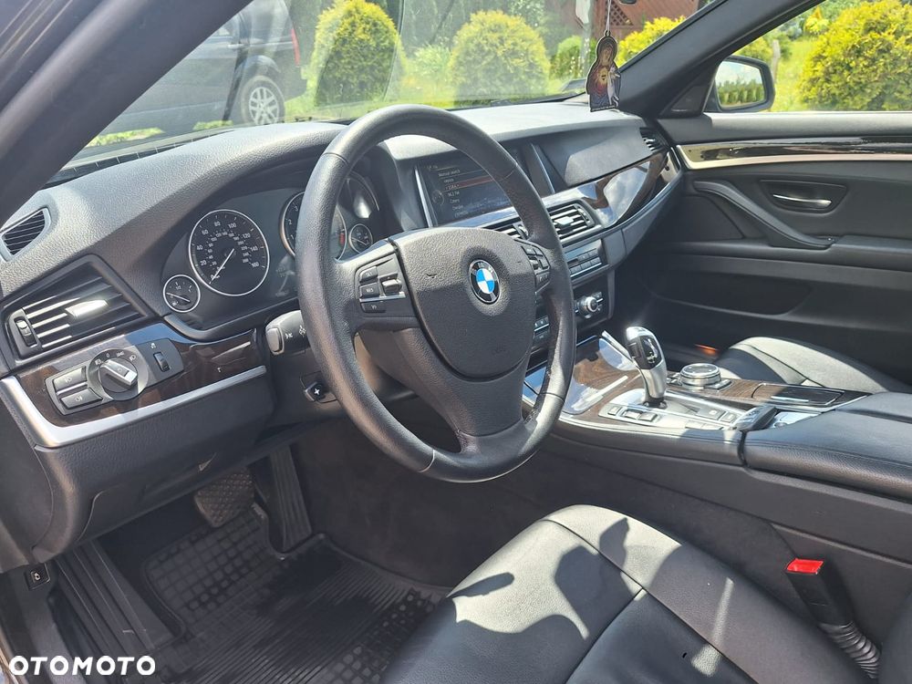 BMW Seria 5 528i xDrive Sport-Aut Luxury Line - 11