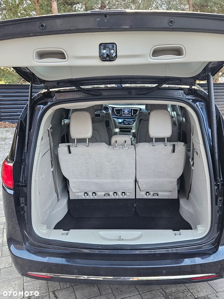 Chrysler Pacifica - 7