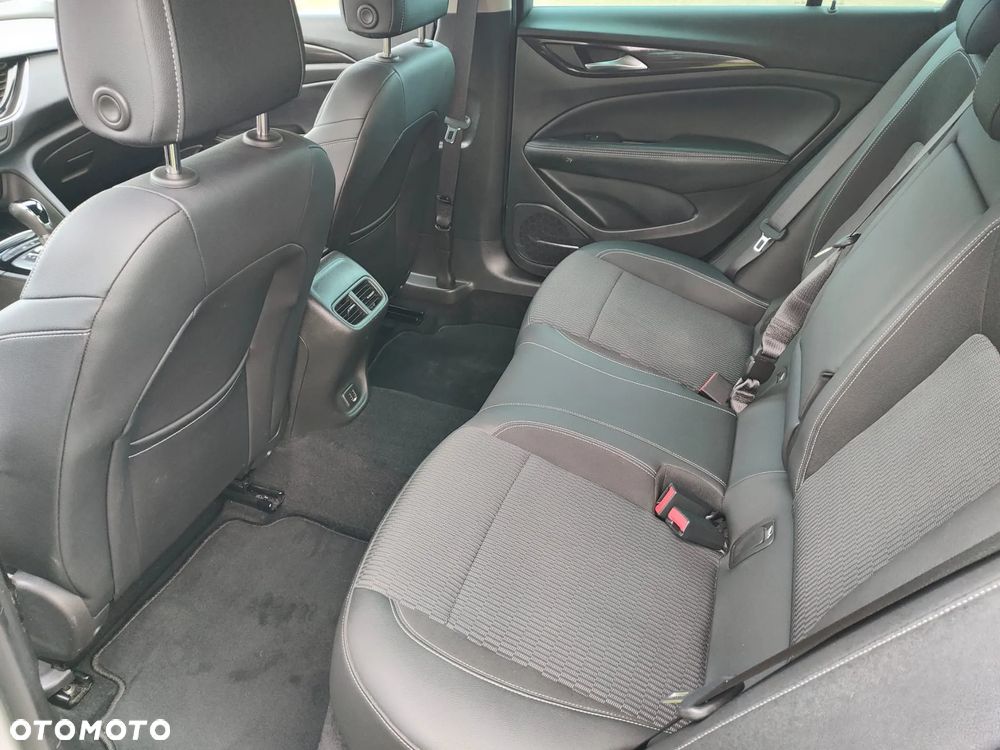 Opel Insignia - 11