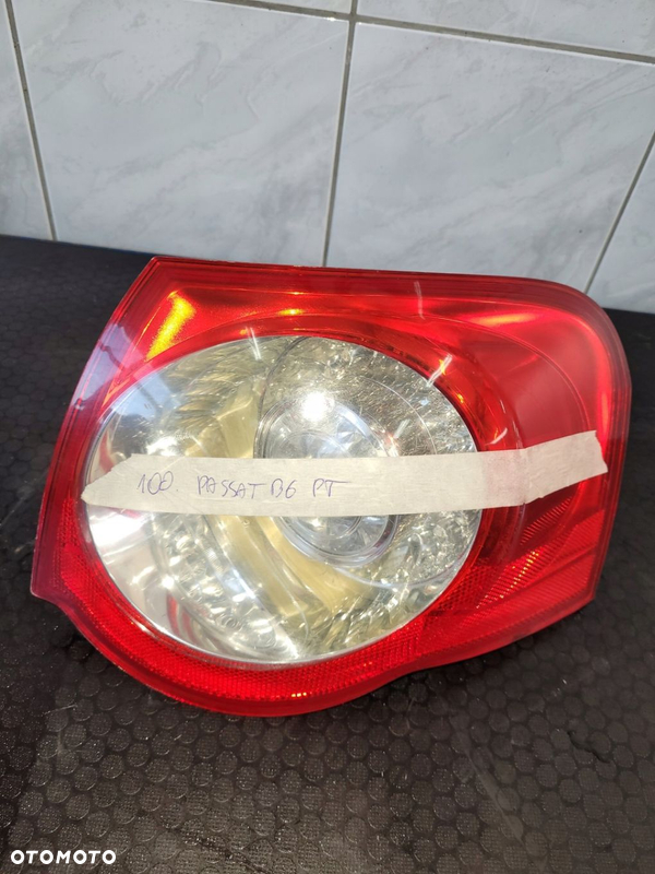 LAMPA PRAWY TYŁ VW PASSAT B6 3C9945096N