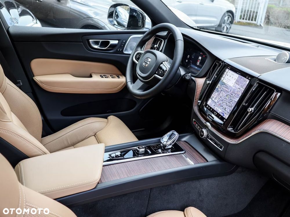 Volvo XC 60 B5 B AWD Ultra Black Edition - 4