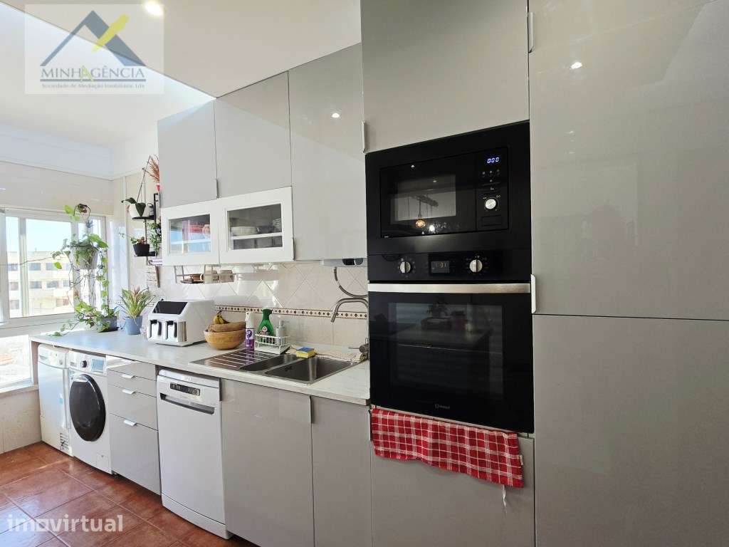 Apartamento Duplex T6 com terraço e varandas em Setúbal - Grande imagem: 3/45