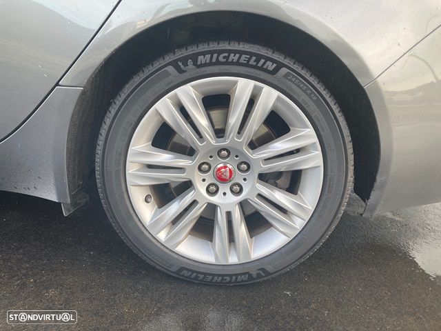 Jaguar XF Sportbrake 20d Aut. Prestige - 11