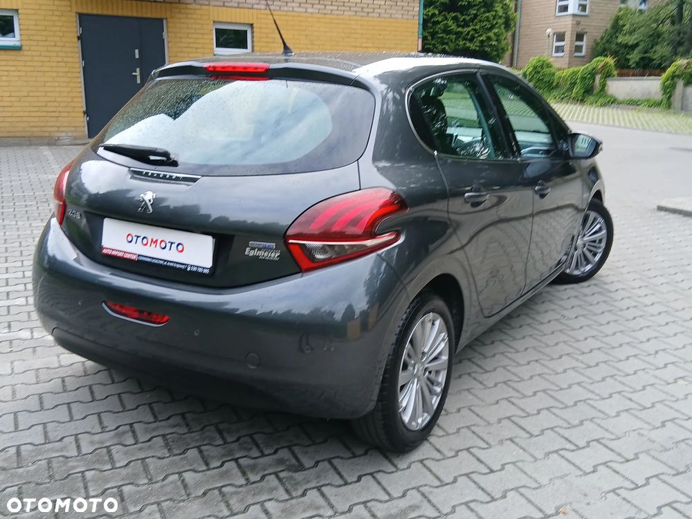 Peugeot 208 - 35
