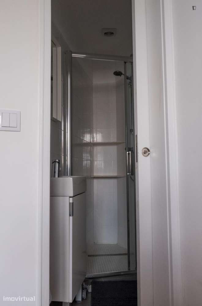 Quarto - localizado em Santa Apolónia Lisbon - Grande imagem: 5/7