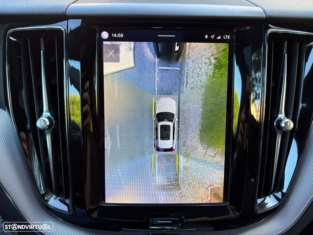 Volvo XC 60 2.0 T6 PHEV R-Design AWD - 16