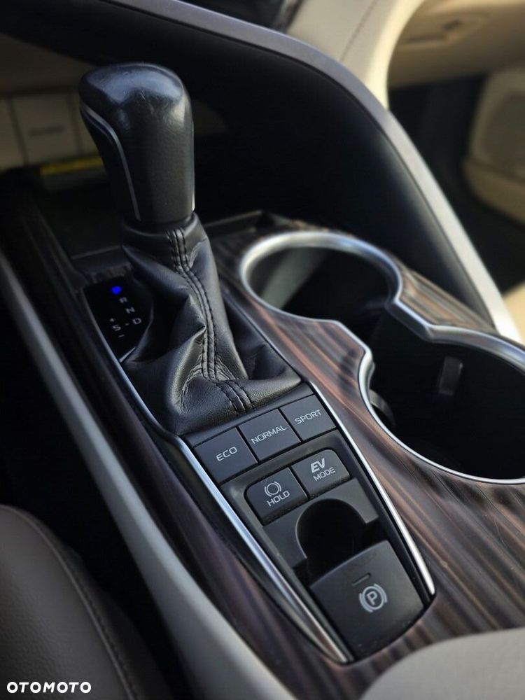 Toyota Camry 2.5 Hybrid Executive CVT - 23