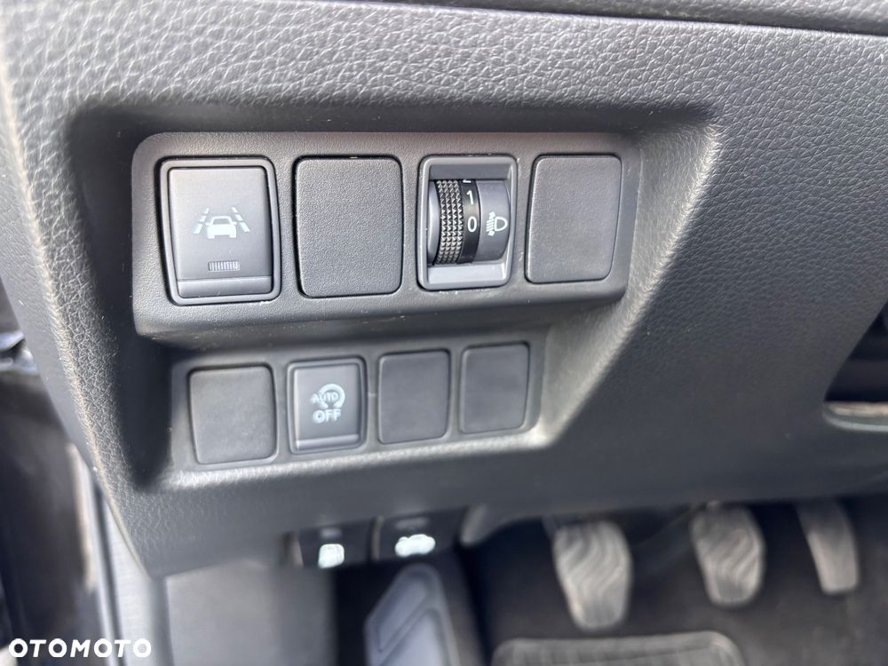 Nissan Qashqai 1.3 DIG-T N-Connecta - 32